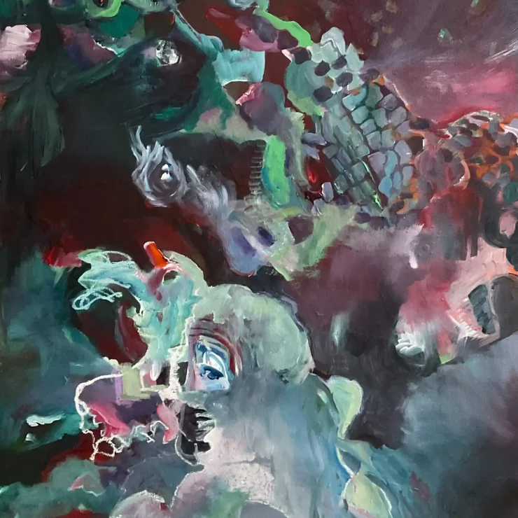 Abstrakte Malerei mit rätselhaften Wesen vor Hintergrund der Künstlerin Kerstin Am Ende